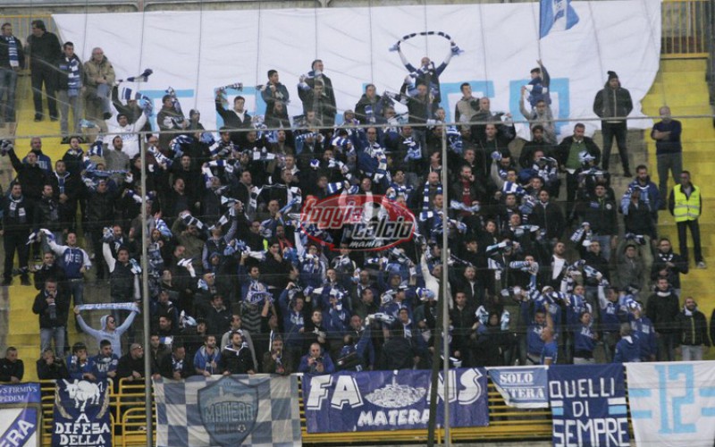 Che tifo sugli spalti. Matera, grande supporto dei trecento tifosi