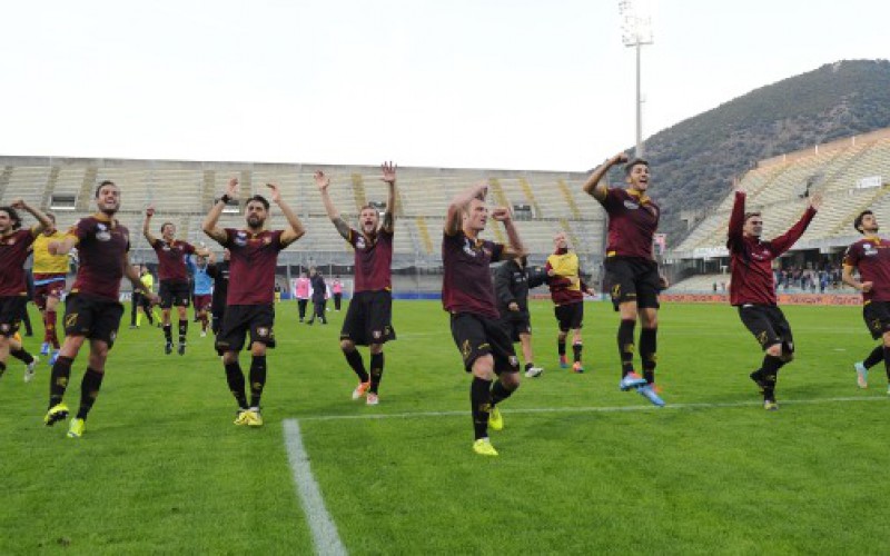 Spettacolo all’Arechi, la Salernitana si aggiudica il derby