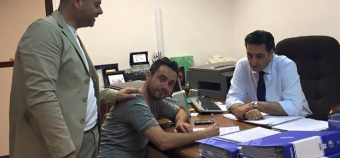 Foggia, ecco la foto della firma di De Zerbi sul rinnovo