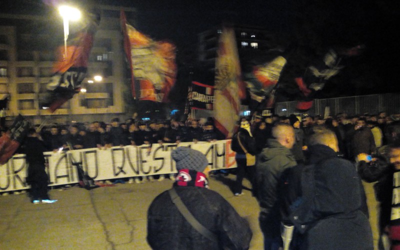 Foggia, tifosi in festa con la squadra allo Zaccheria: le immagini