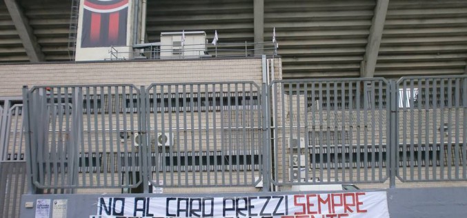 ‘Caro prezzi’, spunta lo striscione allo Zaccheria: “Il calcio è della gente”