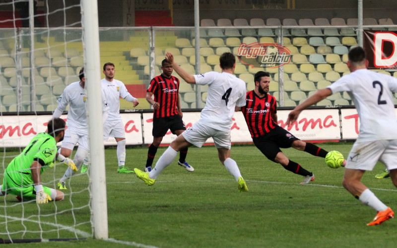 Foggia-Ischia 4-2. Poker di Iemmello