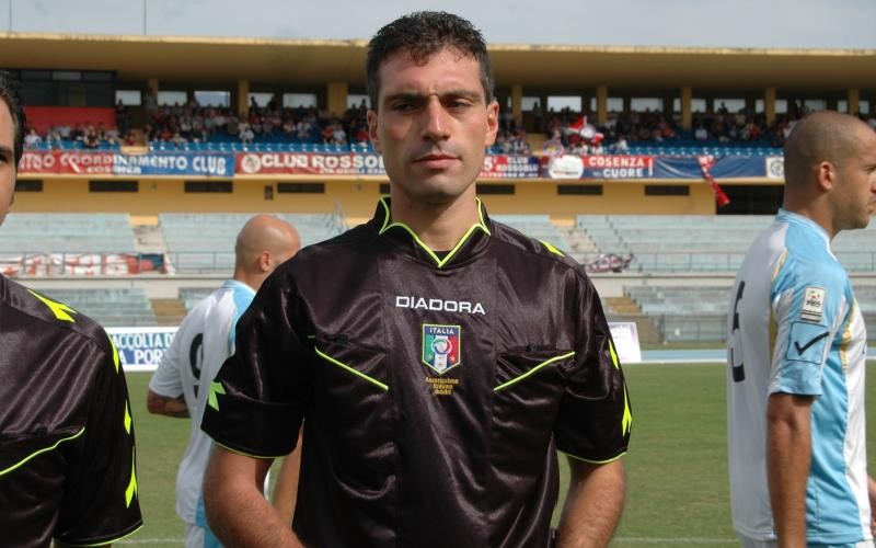 Casertana-Foggia dirige Carlo Amoroso di Paola