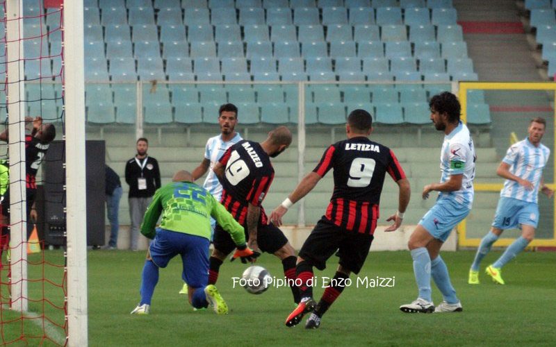 Lega Pro la giornata: frenano Foggia e Lecce. Cosenza secondo, clamoroso stop per il Matera. Derby al Catania, Melfi nei guai