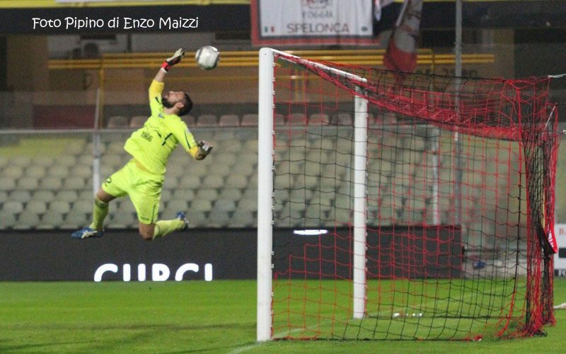 Succede in Lega Pro: gol pazzesco di Rubin, al volo da 30 metri