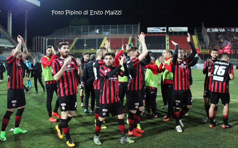 Il Foggia a Taranto per prensersi il derby e tenersi stretto il primo posto