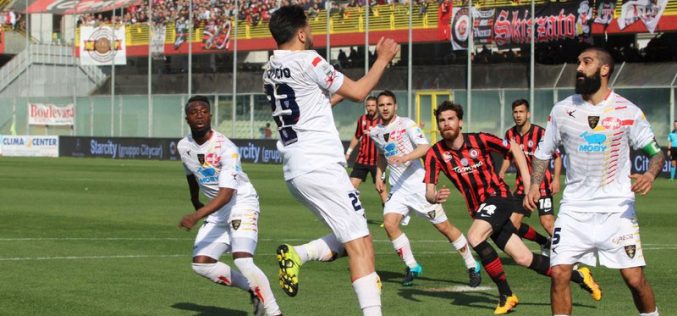 Foggia – Lecce 3 – 0  Tris rossonero e il Foggia vola in classifica