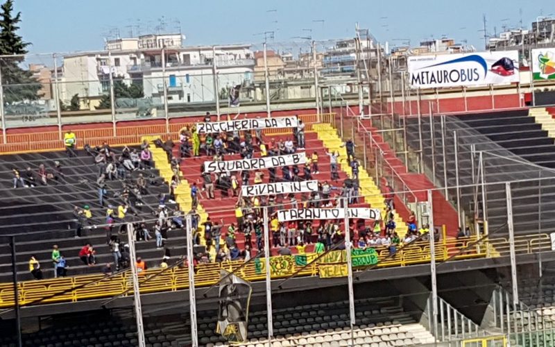 Foggia-Melfi: i tifosi lucani elogiano i rossoneri e “pizzicano” il Taranto