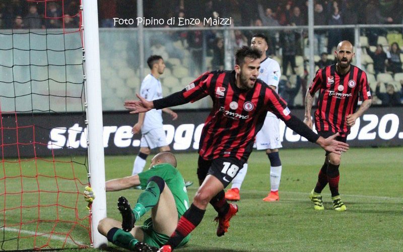 Vola il Foggia, si ferma il Lecce. Sorrisi in zona playout