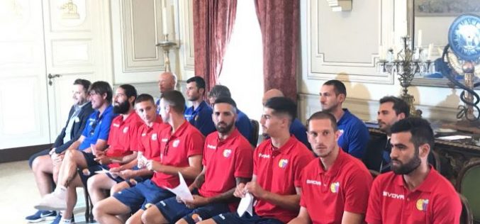 Sole ed entusiasmo, il Catania si presenta