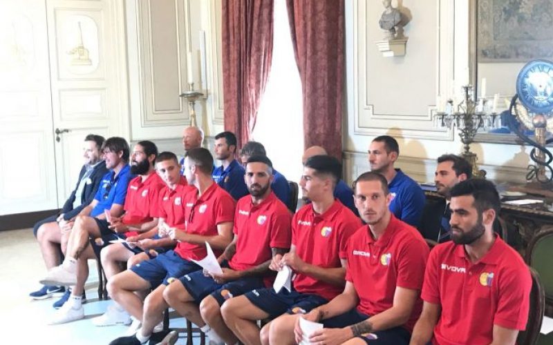 Sole ed entusiasmo, il Catania si presenta