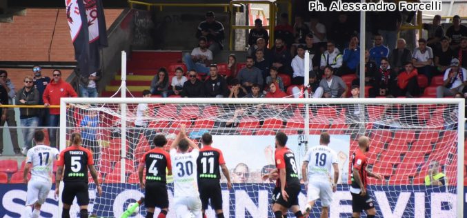 Foggia-Lecce è stato il derby dei gol, delle emozioni e dei tifosi: ce lo aspettavamo così