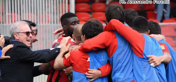 Il Foggia è ripartito dal gruppo. E dall’abbraccio Nember-Grassadonia dopo il gol di Iemmello