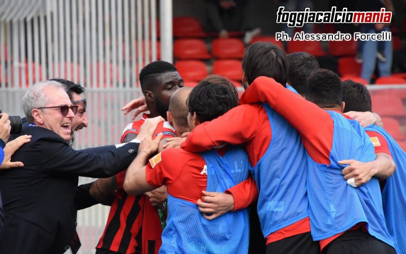 Il Foggia è ripartito dal gruppo. E dall’abbraccio Nember-Grassadonia dopo il gol di Iemmello