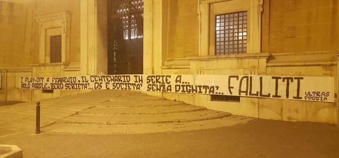 Foggia, i tifosi non ci stanno: striscioni contro i Sannella