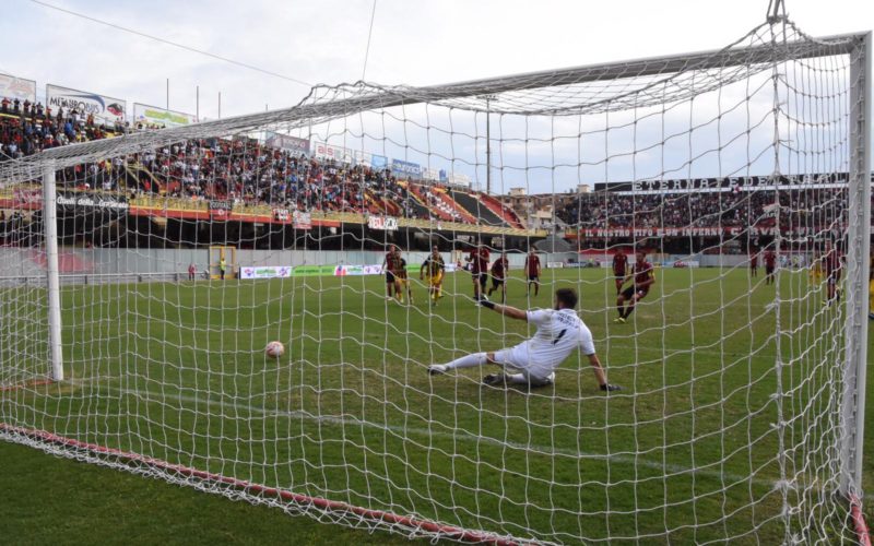 Foggia-Gravina 3-3, spettacolo puro allo Zaccheria: che rimonta dei rossoneri!