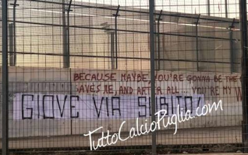 Taranto, altro striscione contro Giove