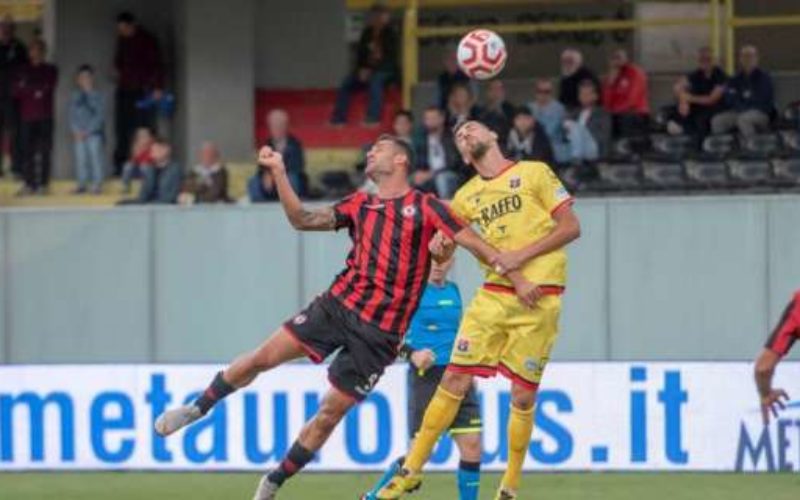 Iadaresta: “A Bari e Foggia mi sono sentito calciatore. Pochesci a Bisceglie? Serviva più tempo”