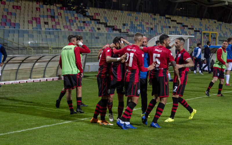 Quella vittoria sul Bisceglie che valse l’allungo sul Lecce e la promozione in Serie B