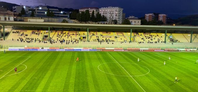 Il Foggia perde a Catanzaro 2-1. Un rigore di Curcio non serve a battere Evacuo (il Benjamin Button della Serie C)