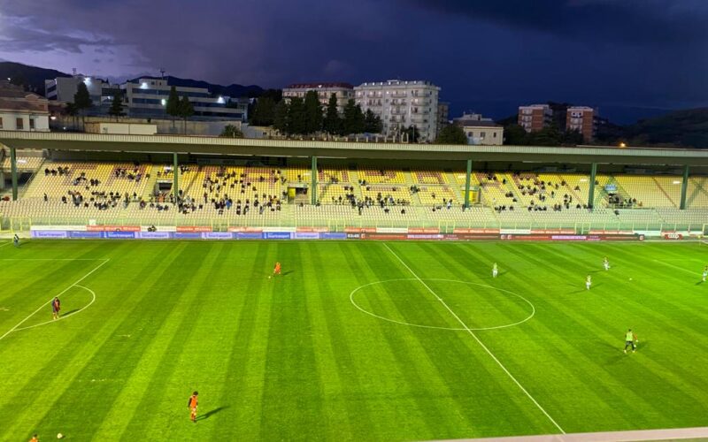 Il Foggia perde a Catanzaro 2-1. Un rigore di Curcio non serve a battere Evacuo (il Benjamin Button della Serie C)