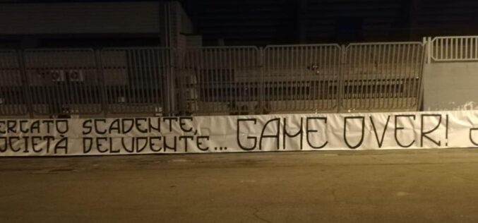 Parla la Curva Sud: “Mercato scadente, società deludente…GAME OVER”