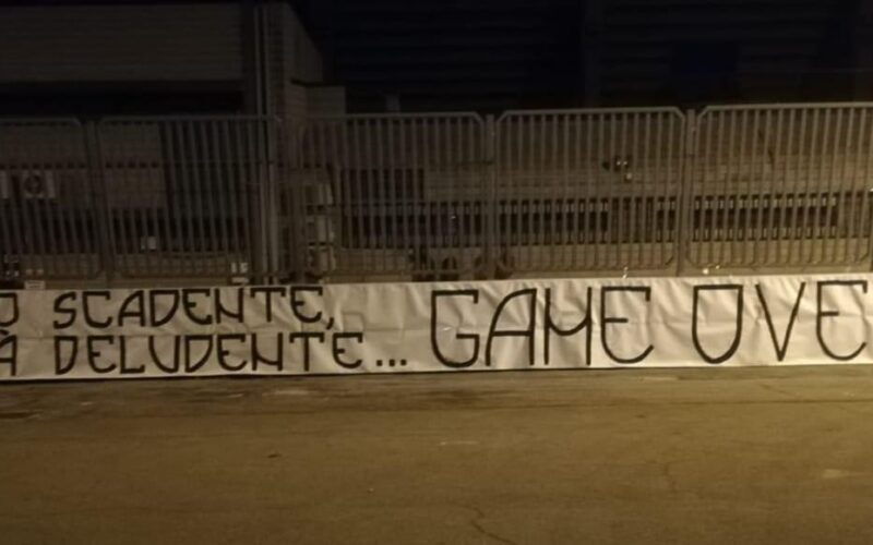 Parla la Curva Sud: “Mercato scadente, società deludente…GAME OVER”