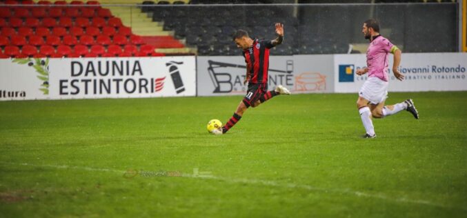 Foggia bagnato, Foggia bello, bravo e vittorioso. Col Palermo finisce 2-0