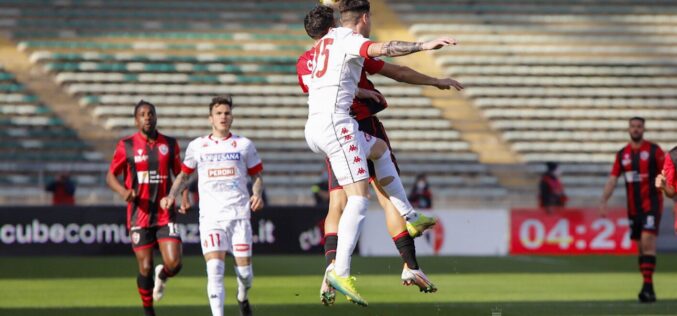 Flash Goal: Bari-Foggia 1 – 0  Il Bari in dieci fa suo il derby