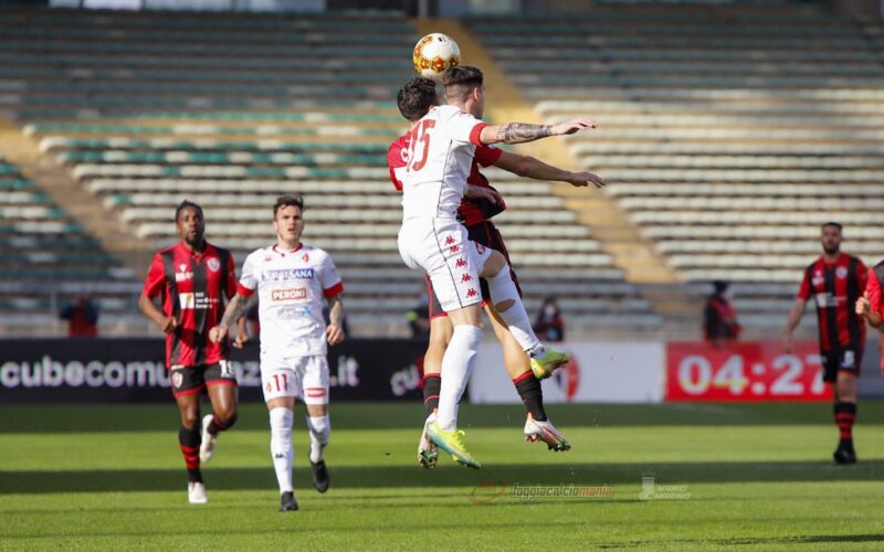 Flash Goal: Bari-Foggia 1 – 0  Il Bari in dieci fa suo il derby