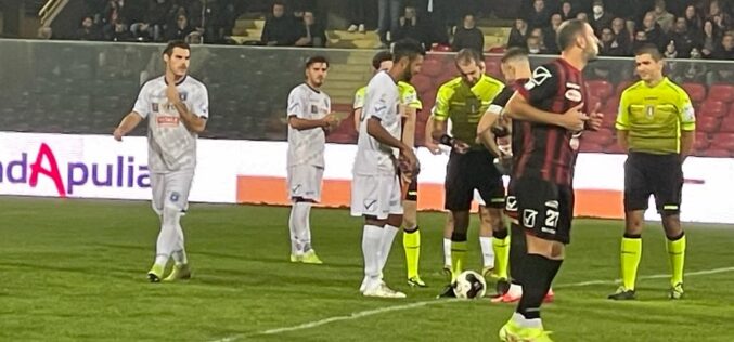 Lampi di vero Foggia, 3-0 alla Paganese