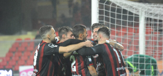 Rimonta al cardiopalma grazie al bomber Ferrante: il Foggia stende il Catania 1-2