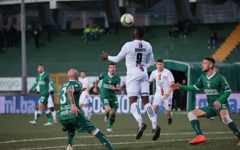 Avellino-Foggia-3-2, il Foggia esce sconfitto, nei minuti di recupero la vittoria dell’Avellino