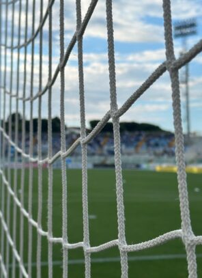 🔴 Diretta: Pescara-Foggia 2-2 / rigori 3-4 Foggia in finale contro il Lecco