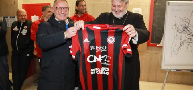 Foggia, l’Arcivescovo Ferretti incontra la squadra allo Zaccheria