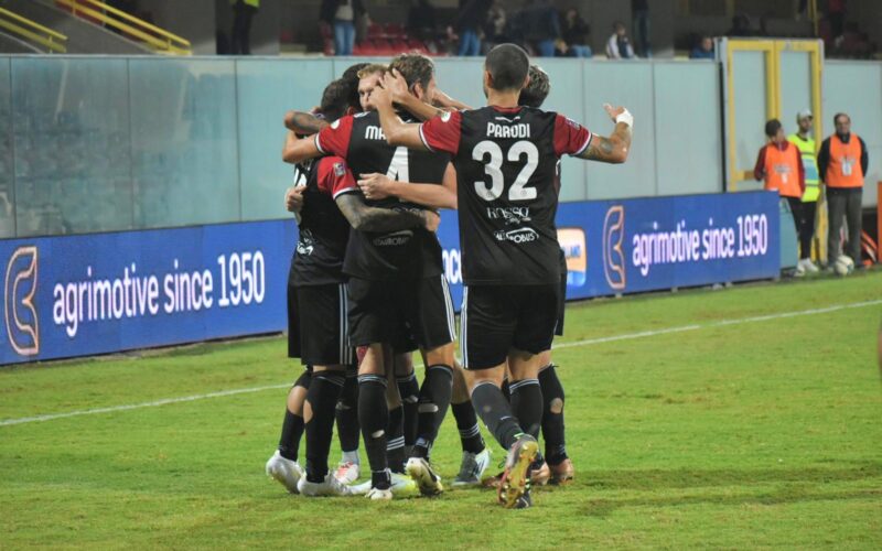 Ossigeno puro per il Foggia. Battuta l’ultima in classifica (2-0). Il Taranto non ha mai tirato nello specchio della porta