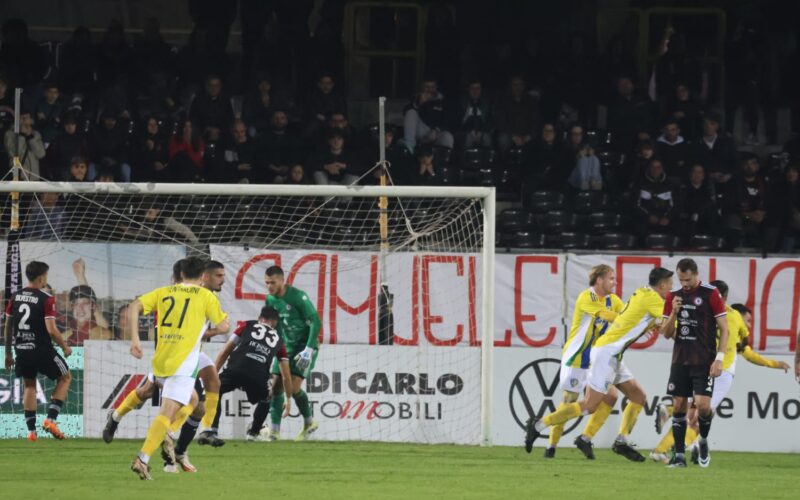 Il Foggia implode. Il derby va al Cerignola (0-1) che vince senza grandi sforzi allo Zaccheria