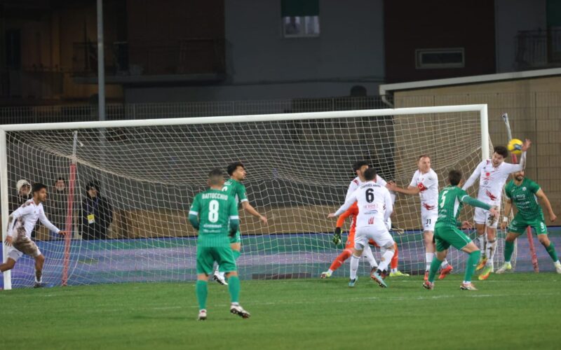 Il Foggia riesce a perdere (1-0) contro un Monopoli inesistente. Il primo tiro in porta dei rossoneri a tre minuti dal novantesimo