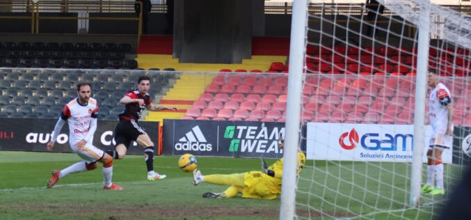 Il Potenza strappa i tre punti approfittando delle due espulsioni per il Foggia. Finisce 3-4, risultato che offusca la prestazione di Gala