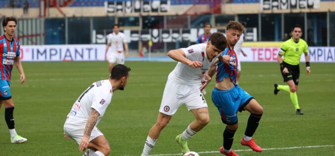 L’ultimo precedente s’è chiuso sull’1-1, ma da 40 anni il Foggia a Catania…
