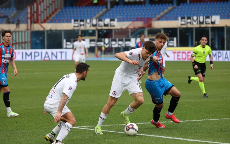 L’ultimo precedente s’è chiuso sull’1-1, ma da 40 anni il Foggia a Catania…
