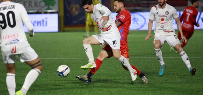 Foggia non mollare! Purtroppo, non basta un pari (0-0) per evitare i play-out con il Messina.