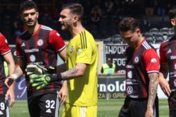 Perina eroe per un giorno. Il portiere scoppia in lacrime a fine gara