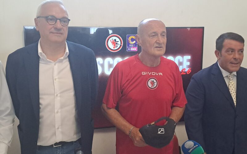 Il Foggia riparte da nove calciatori. Tanti contatti non ancora conclusi