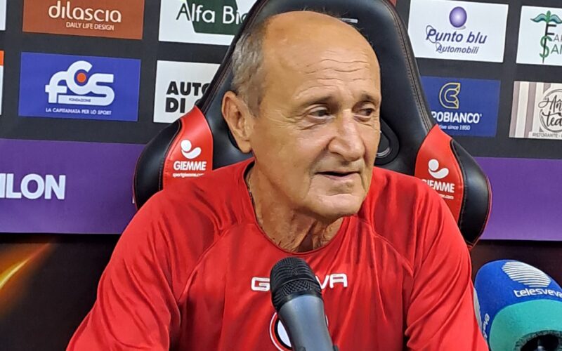 Rossi: “Squadra ancora da assemblare. Non possiamo fare il 4-3-3. Arriveranno altri calciatori”
