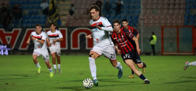 Coppa Italia, Crotone-Foggia 1-0: Il rigore di Gomez elimina i rossoneri