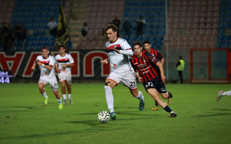 Coppa Italia, Crotone-Foggia 1-0: Il rigore di Gomez elimina i rossoneri