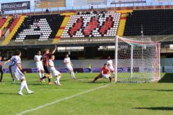 Ennesima figuraccia di un Foggia senza idee e senza gioco. Sconfitto da un buon Crotone (0-3) degli ex Zunno e Murano