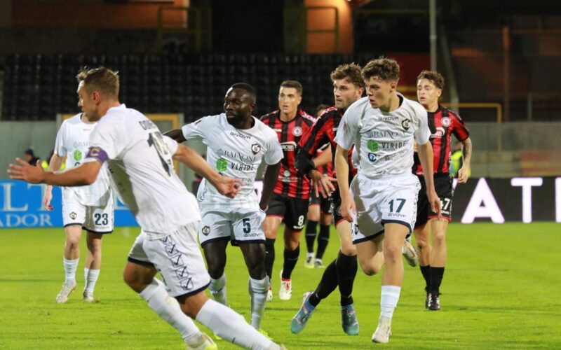 Cavese-Foggia alla giornata 33 finisce sempre col segno X