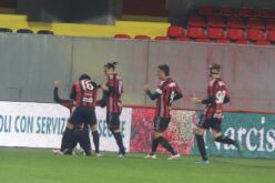 Crederci sempre, arrendersi mai. Arriva il pari (2-2) a Siracusa in tempo di recupero con un super Garofalo